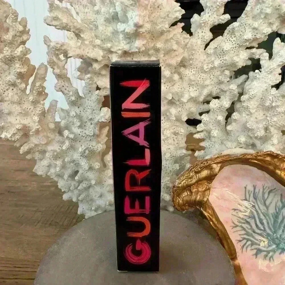 Guerlain La Petite Noire Lip & Shine ~ 2 in 1 hydrating primer & glossy top coat - Picture 4 of 5